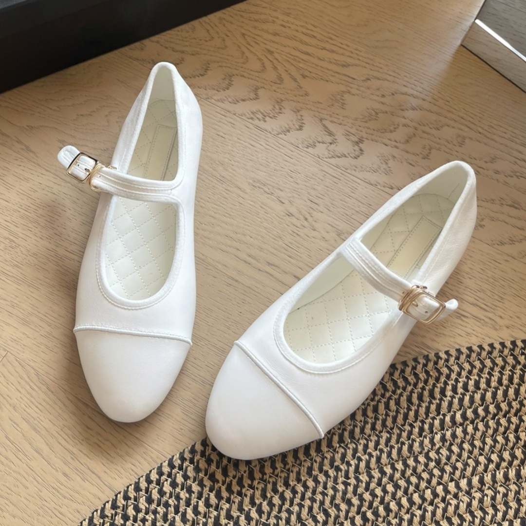 Women Shoes Heels - รองเท้าลำลองผู้หญิงแบรนด์หรู แบบสวม ส้นเตี้ย ดีไซน์เรียบง่าย ใช้งานได้หลากหลาย วัสดุผสม