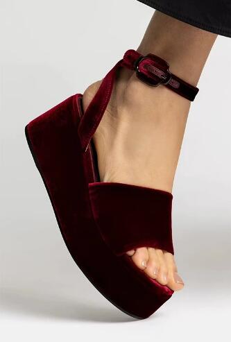 รองเท้าส้นเตารีดแบบเปิดนิ้วเท้ - Wedge Heeled Sneaker บทวิจารณ์และราคา