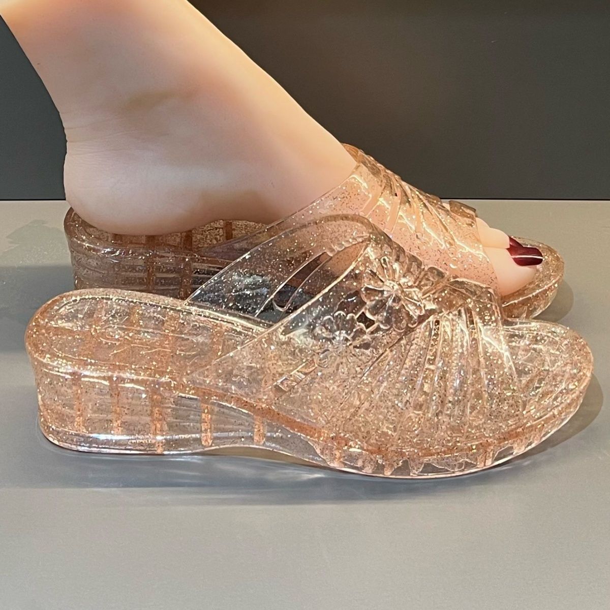 รองเท้าส้นเตารีดแบบเจลลี่สีม่ว - Wedge Heeled Sneaker บทวิจารณ์และราคา