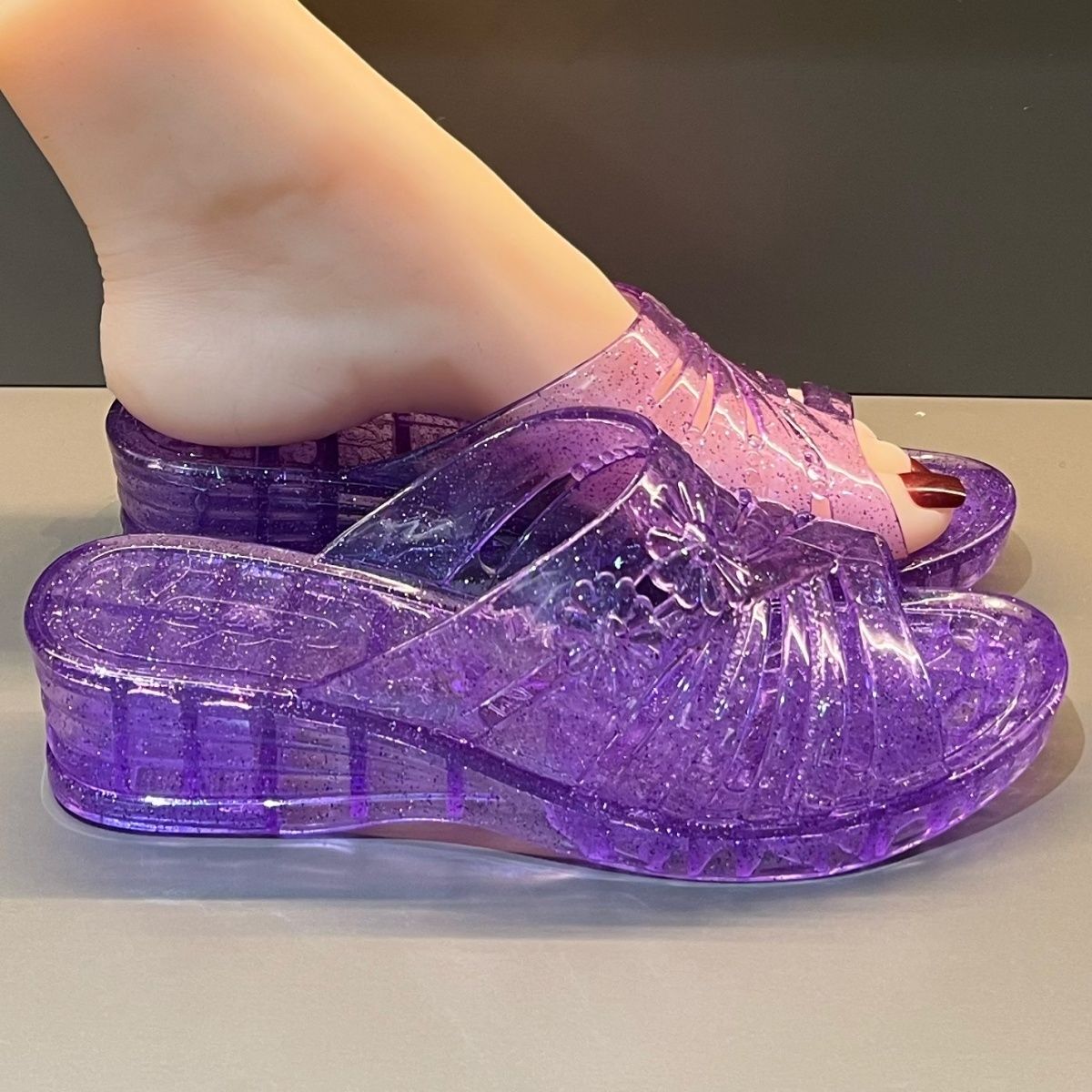 รองเท้าส้นเตารีดแบบเจลลี่สีม่ว - Wedge Heeled Sneaker บทวิจารณ์และราคา