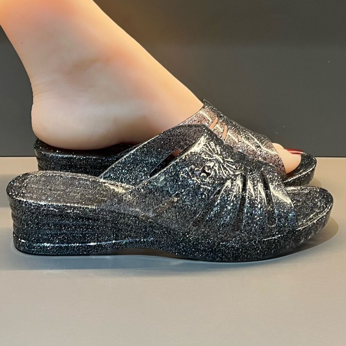รองเท้าส้นเตารีดแบบเจลลี่สีม่ว - Wedge Heeled Sneaker บทวิจารณ์และราคา