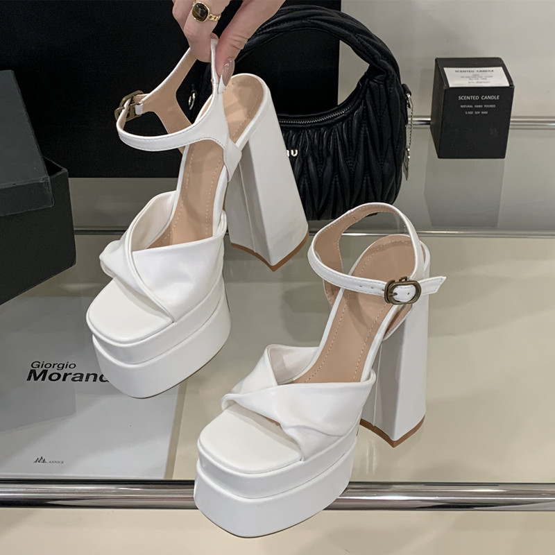 สไตล์ดาวแฟชั่นคู่แพลตฟอร์มWedg - Wedge Heeled Sneaker บทวิจารณ์และราคา