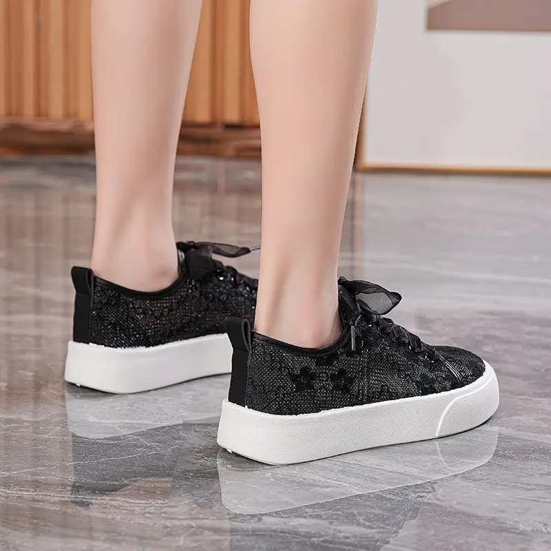 ​ รองเท้าผ้าใบสีขาวลำลองสำหรับ - Women Shoes Must Have บทวิจารณ์และราคา