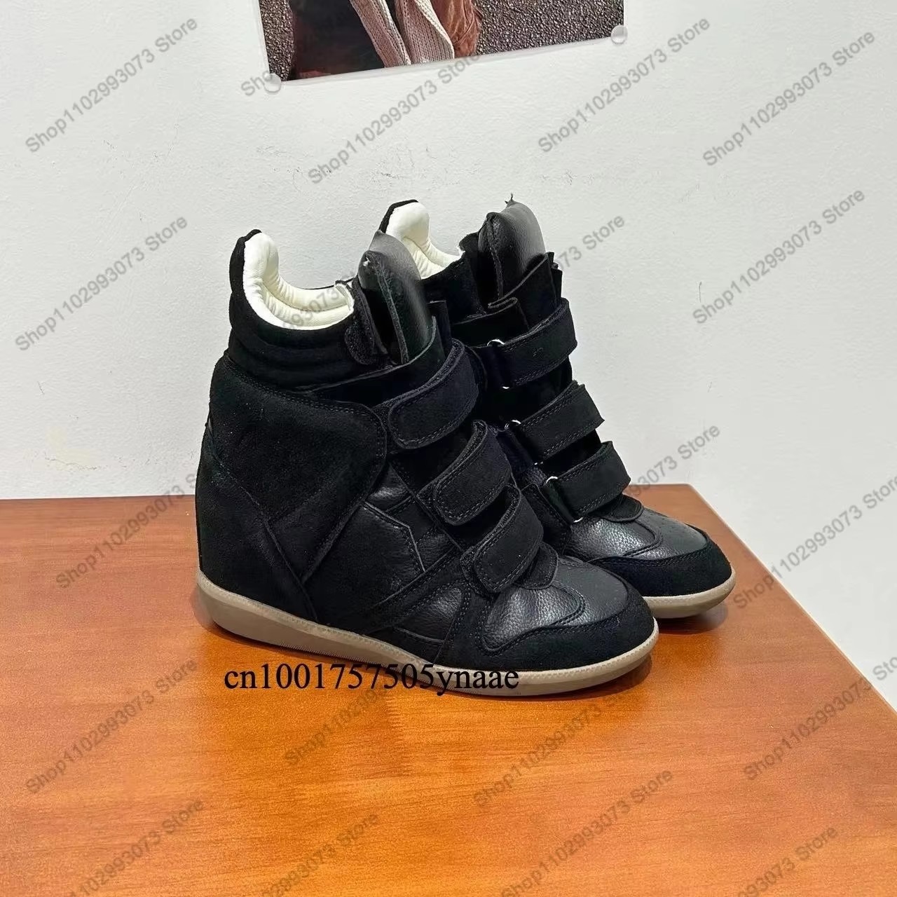 รองเท้าผ้าใบหุ้มข้อส้นลิ่มซ่อน - Wedge Heeled Sneaker บทวิจารณ์และราคา