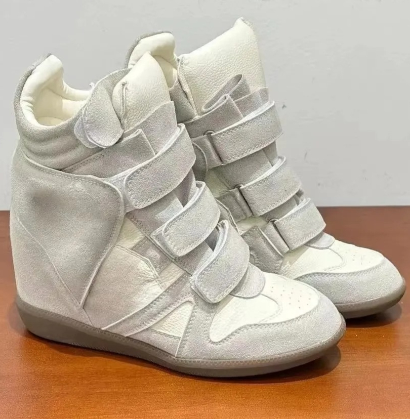 รองเท้าผ้าใบหุ้มข้อส้นลิ่มซ่อน - Wedge Heeled Sneaker บทวิจารณ์และราคา